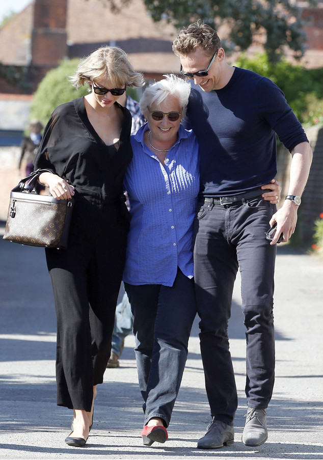 Taylor Swift Meets Tom Hiddleston S Mother After They Hang Out With Her Parents E Online